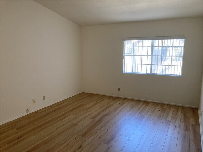 Building Photo - 2300 Maple Ave