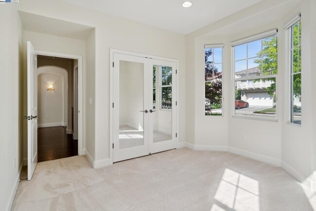 Building Photo - 454 Bengali Ct