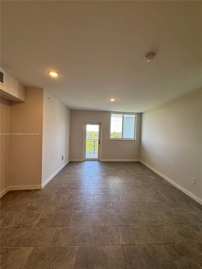 Building Photo - 2500 SW 22nd Terrace