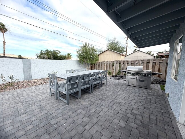 Building Photo - **$500 OFF MOVE IN BY 07/31/2026**Charming Single-Story Home with No HOA & Beautiful Outdoor Living!