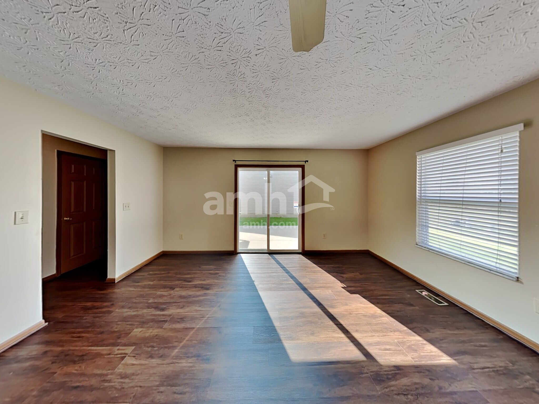 Building Photo - 7660 Farm Hill Dr