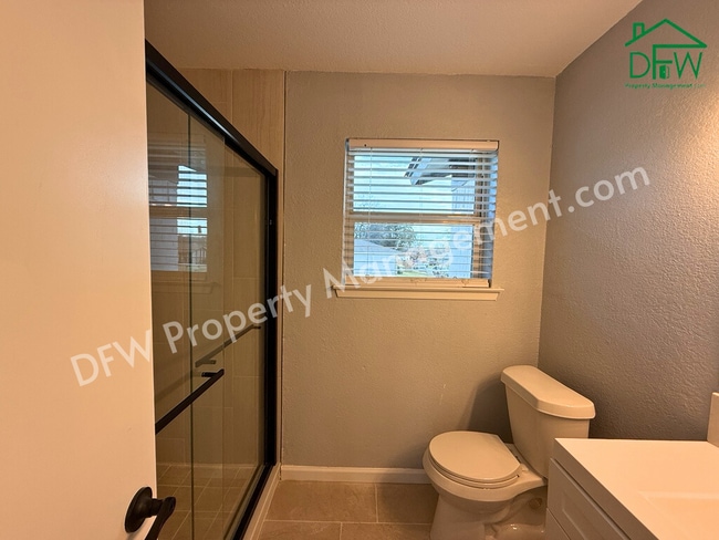 Building Photo - Beautifully Renovated 4-Bedroom Home with Large Backyard in Watauga!