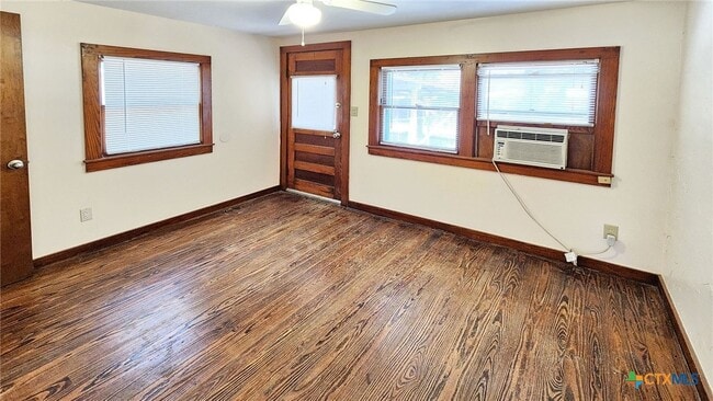 Building Photo - 1432 N Walnut Ave