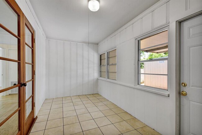 Building Photo - 430 Beryl Dr