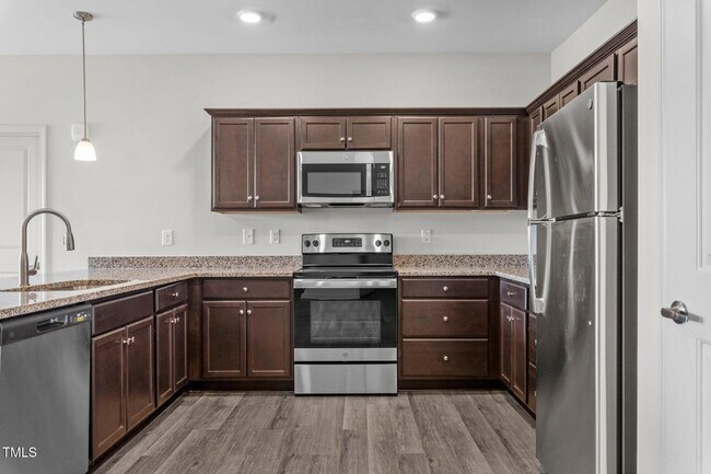 Building Photo - 170 Grove Cir