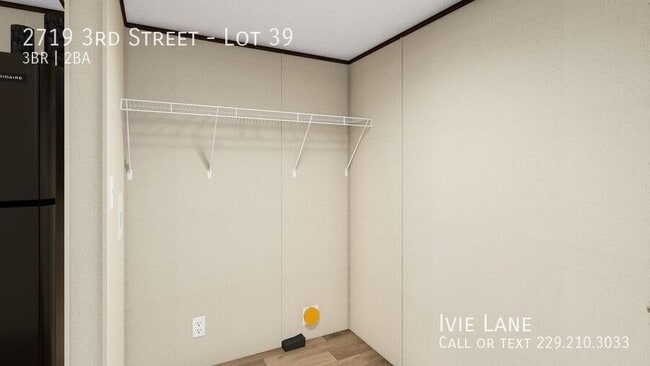 Building Photo - 2719 3rd St