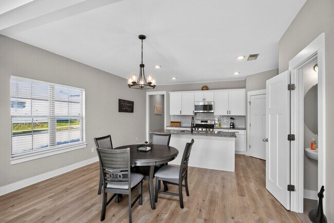 Building Photo - 1525 White Tip Ln
