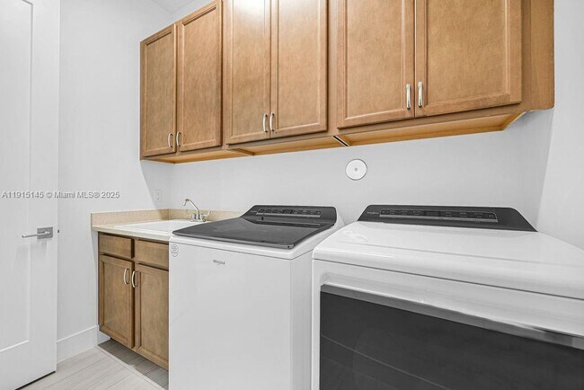 Building Photo - 12413 Solana Bay Cir