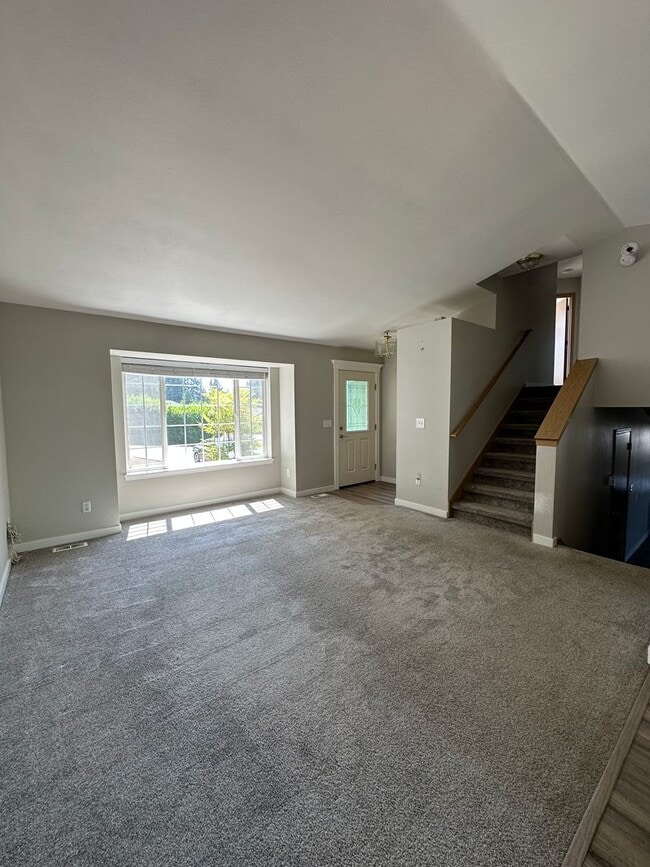 Building Photo - 5108 Rainier Dr E