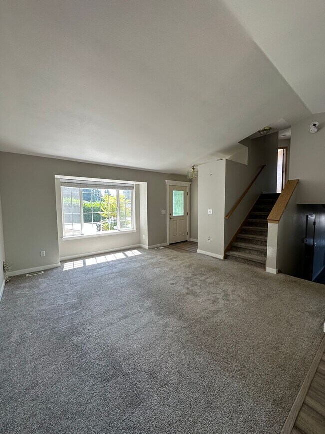 Building Photo - Beautiful Bonney Lake Inlet Isle Tri-Level 3 bed 2.5 bath Home!