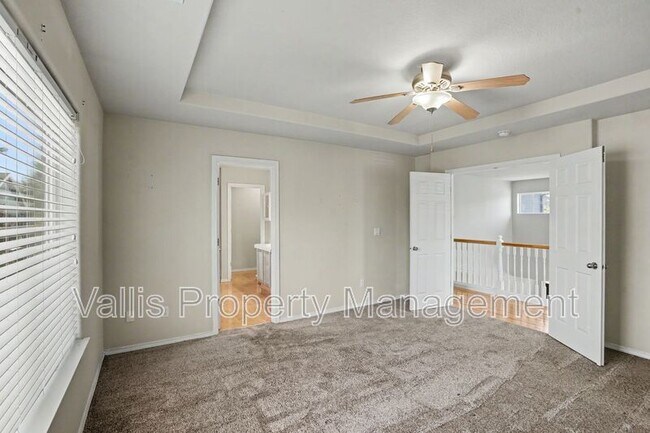 Building Photo - 305 SE Casting St