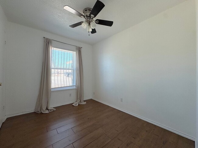 Building Photo - West El Paso 3 bed refrig A/C Home