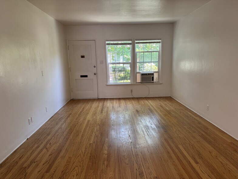 Building Photo - 11653 Magnolia Blvd