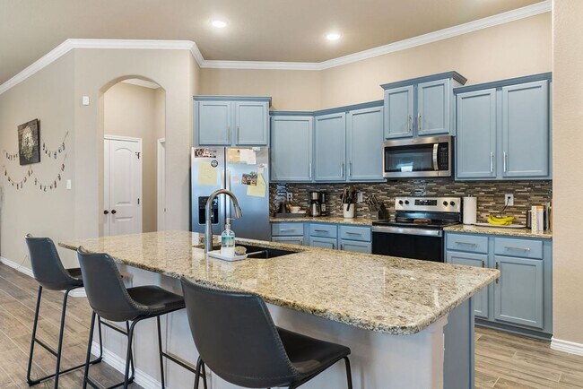 Building Photo - Half Off First Months Rent!!!