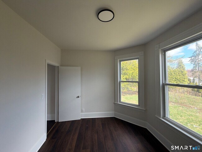 Building Photo - 316 W Main St