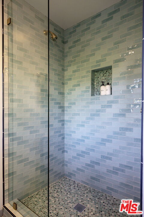 Building Photo - 5692 Holly Oak Dr