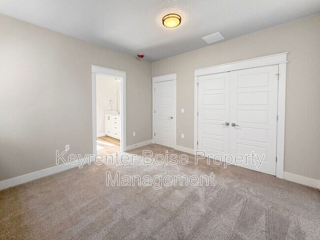 Building Photo - 4401 E Wedge St