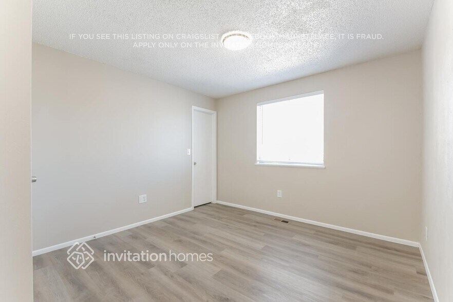 Building Photo - 2852 S Mobile St