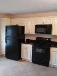 Building Photo - 104 E Parade Dr