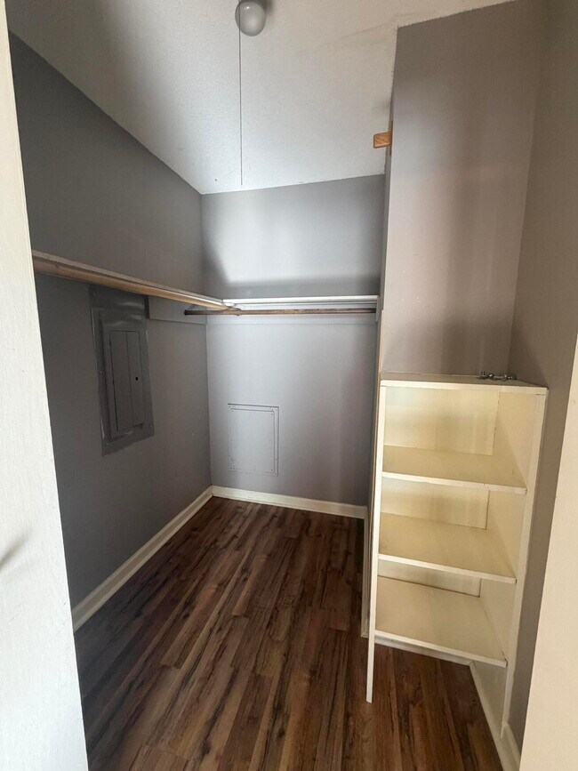 Building Photo - 11 Coulter Dr