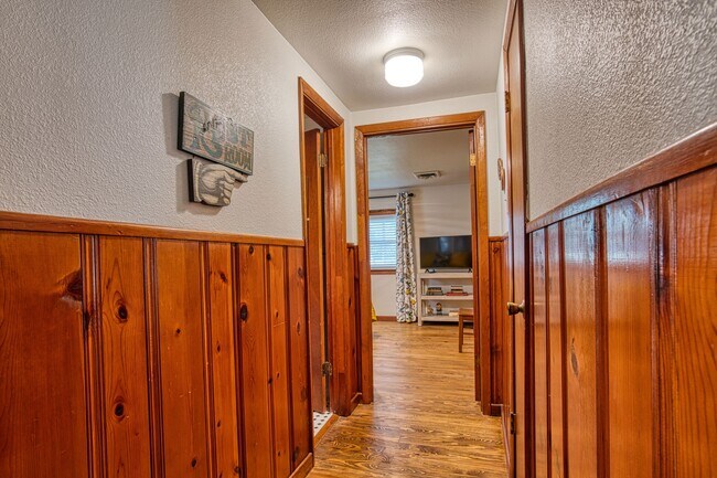 Building Photo - 201 White Dr