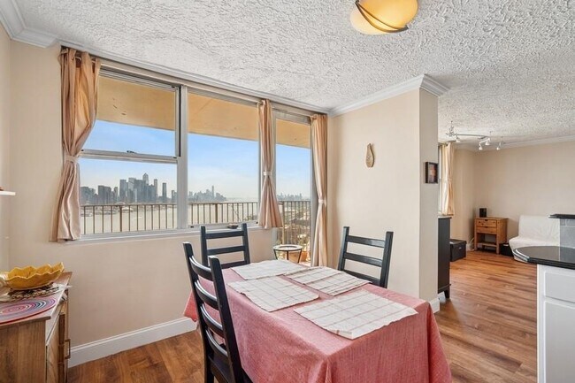 Building Photo - 6040 BLVD E