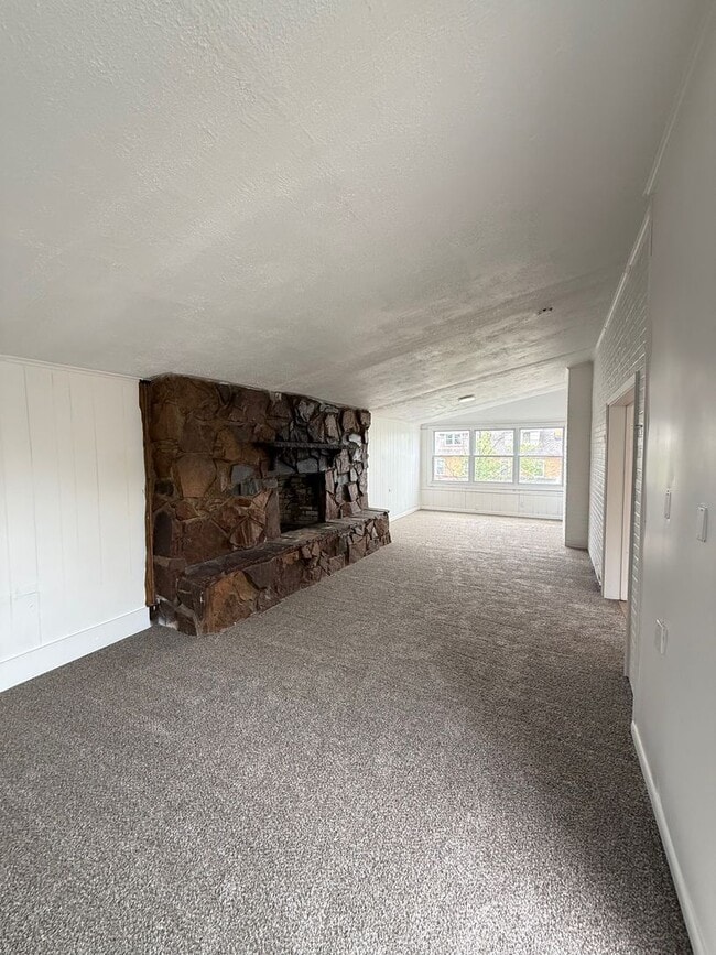 Building Photo - Newly Renovated 3 Bedroom in Swissvale- Spacious Single Family Home!