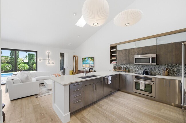 Building Photo - 2552 Sheltingham Dr
