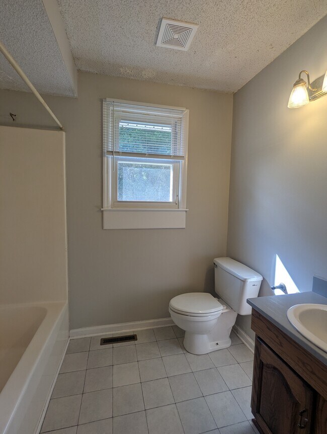 Building Photo - 417 Willis Pass