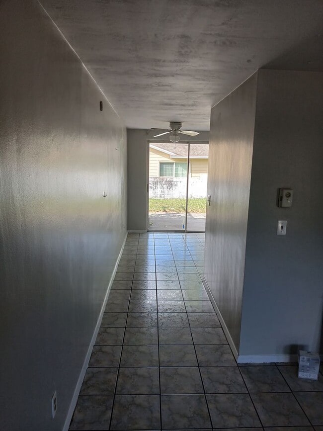 Building Photo - Updated 2 Bed / 2 Bath Home for Rent – Nea...