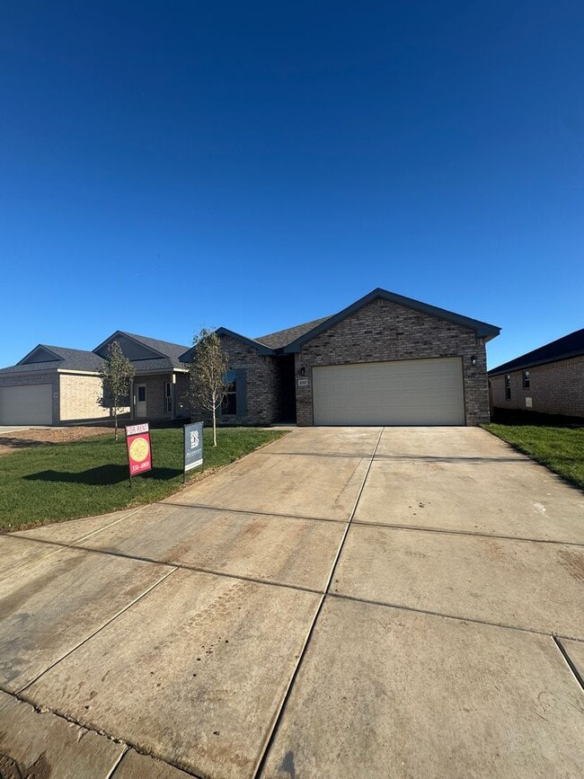 Building Photo - Located in Glendale!!!4bedrooms 2bathrooms...