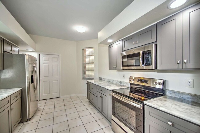 Building Photo - 8658 Patty Berg Ct
