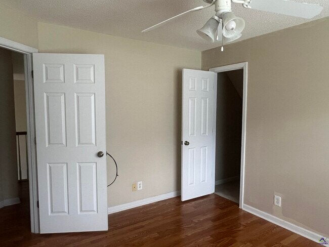 Building Photo - 136 Joycliff Cir