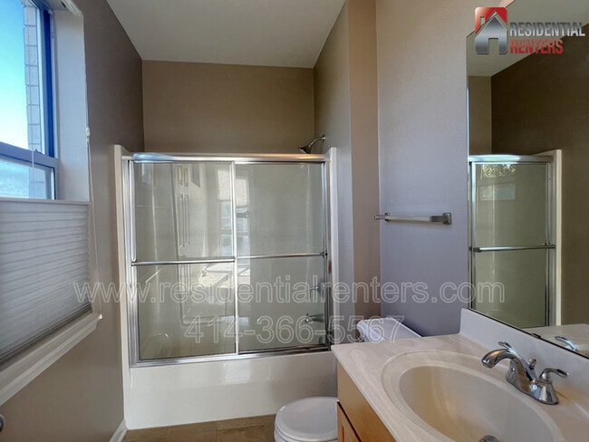 Building Photo - 2130 N Commerce St