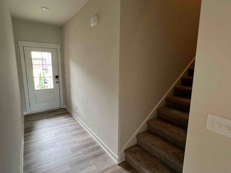 Building Photo - 145 Rising Ln