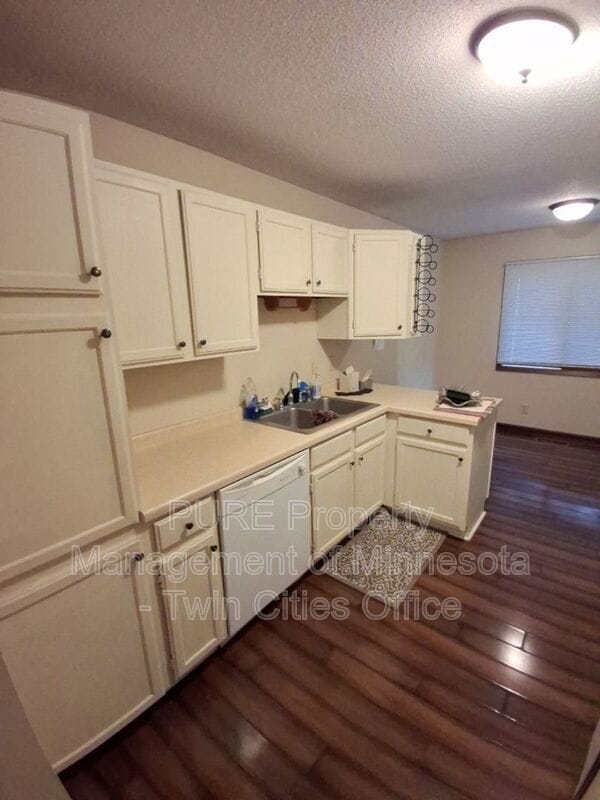 Building Photo - 5231 Balmoral Ln