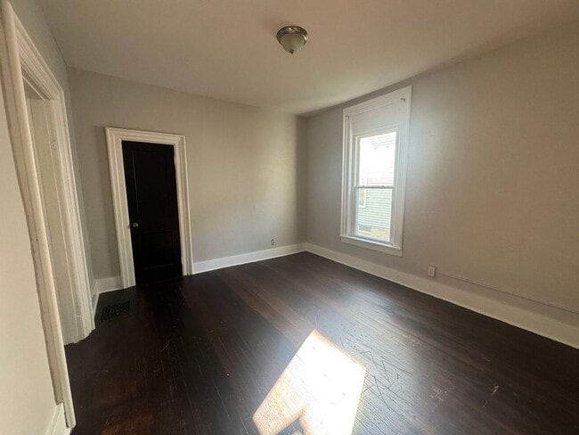Building Photo - 302-304 Lenox Ave