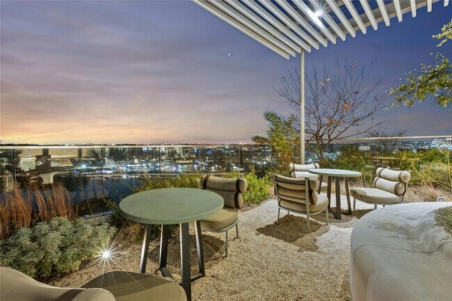 Building Photo - 44 East Ave