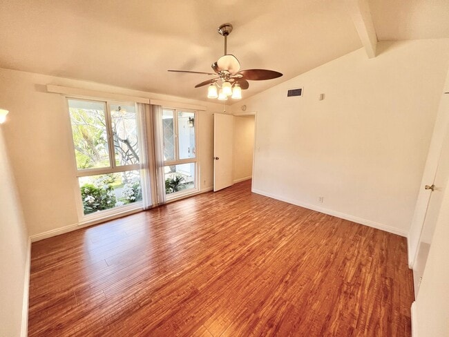 Building Photo - Spacious 3BR Single-Story Residence | Central Air, Fireplace, Private Backyard Retreat