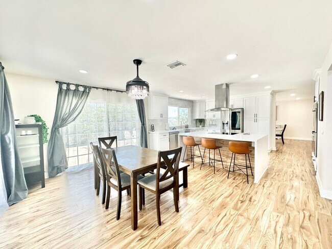 Building Photo - Breathtaking Custom Country Two-Story Home, Fully Remodeled & Beautifully Appointed on Private 20...