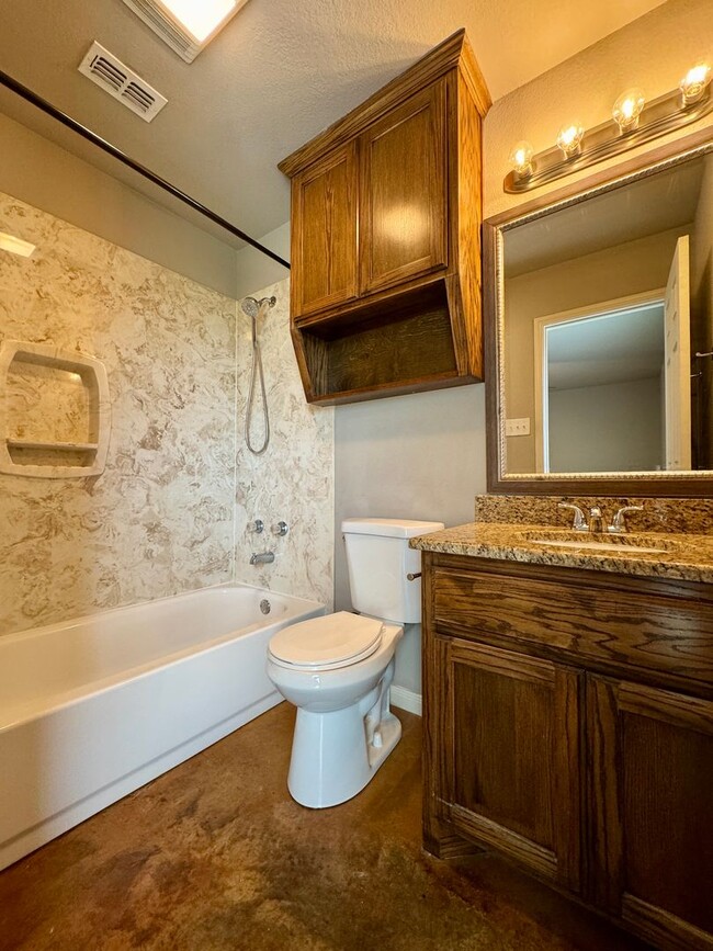 Building Photo - Single Family Home *LEASING SPECIAL AVAILA...