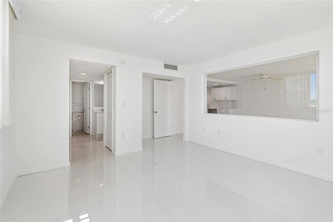 Building Photo - 450 Treasure Island Causeway