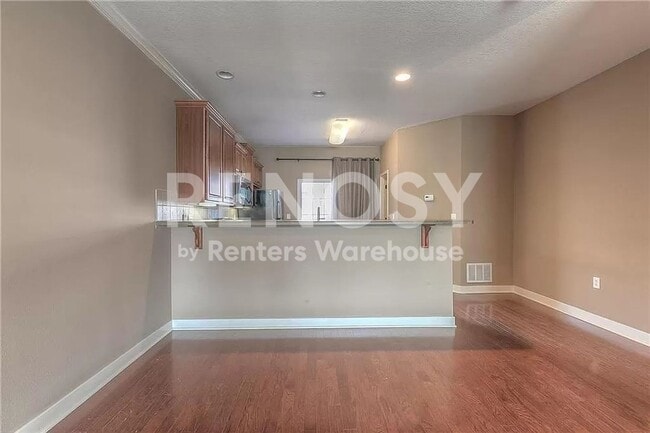 Building Photo - 3 Bedroom / 3.5 Bath Townhouse Near KU MED -  Available in August