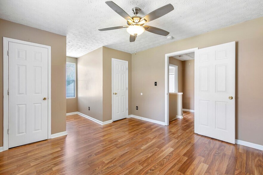 Building Photo - 314 Country Club Dr