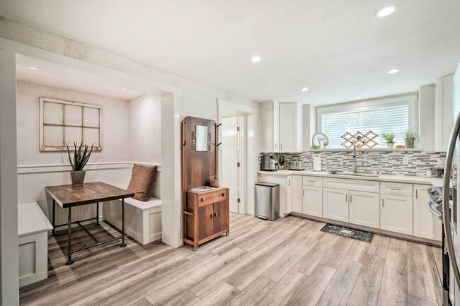 Building Photo - 303 Glenwood Rd