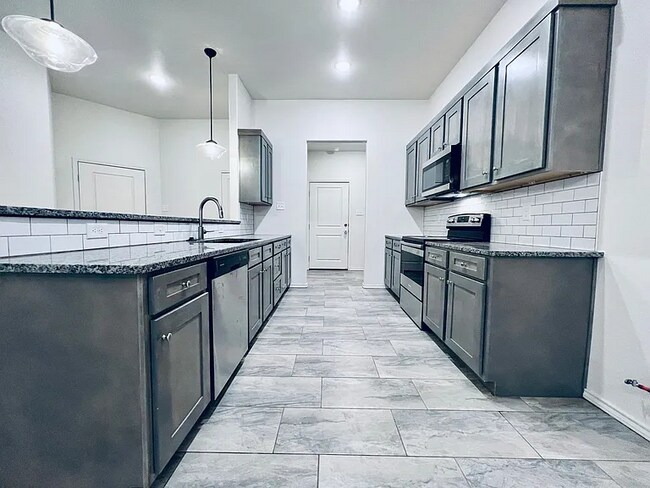 Building Photo - 5518 Kemper St