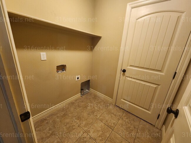 Building Photo - 8462 Granite Ct
