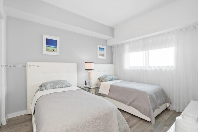 Building Photo - 460 NE 28th St