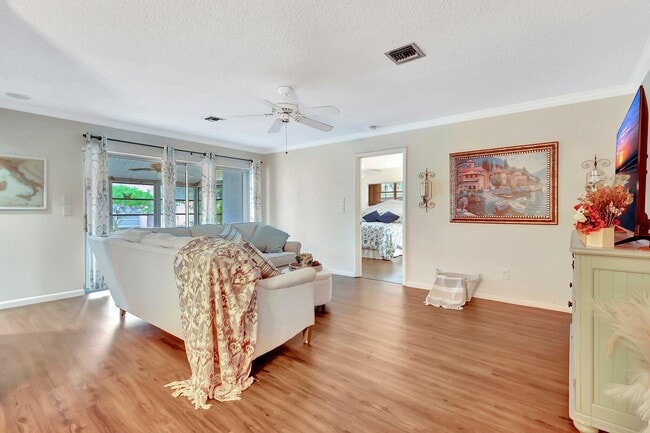 Building Photo - 5840 Summerfield Ct