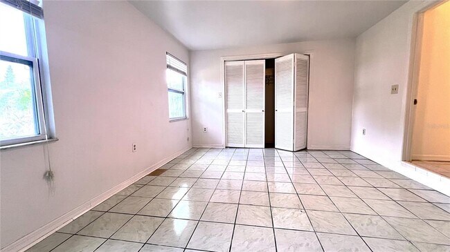 Building Photo - 2421 Laura Pl